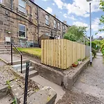 Cozy With Character Mclaren Westend Cottage Free Secure Parking
