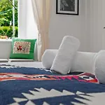 Cozy With Character Mclaren Westend Cottage Free Secure Parking